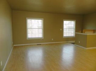 821 7th Ave NW, Minot, ND 58703