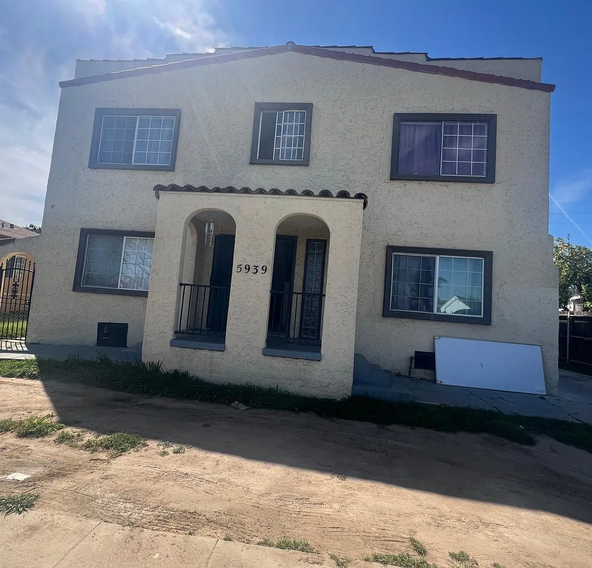 2 bed, 900 sqft, $2,200 — Photo 1