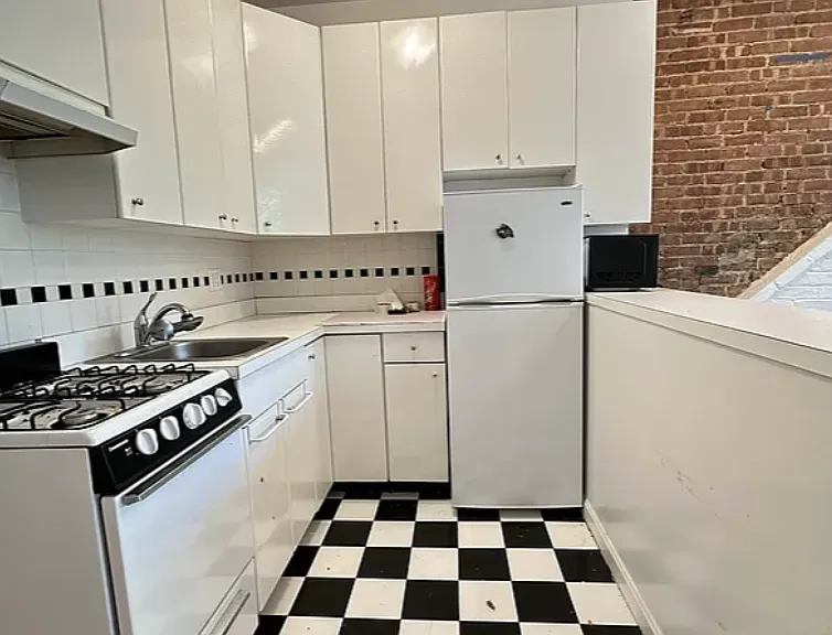 14 Jones St #3B — Photo 6