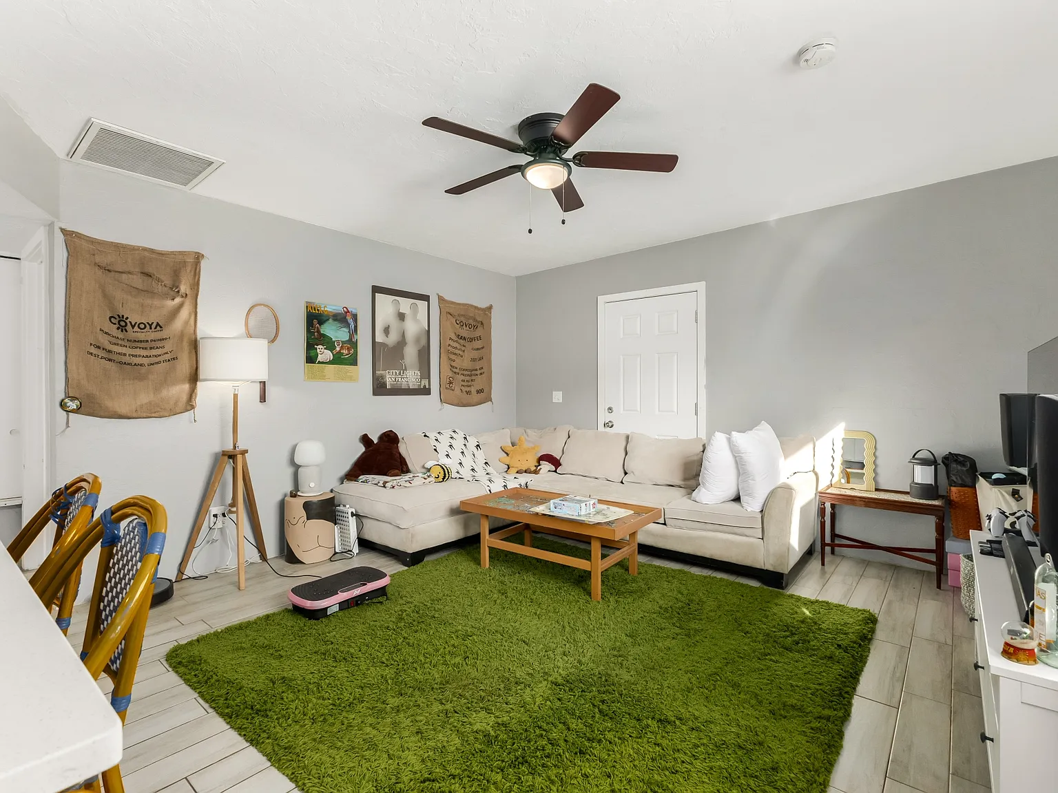 2 bed, 900 sqft, $1,650 — Photo 2