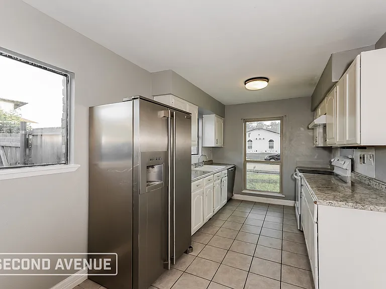 7525 Ashcrest Ln — Photo 6