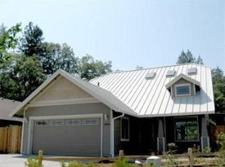 2890 Shimmer Ln, Grants Pass, OR 97527