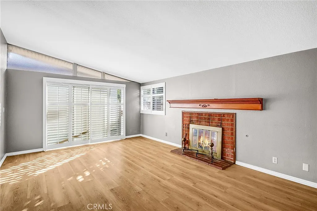 3 bed, 1354 sqft, $3,650 — Photo 4