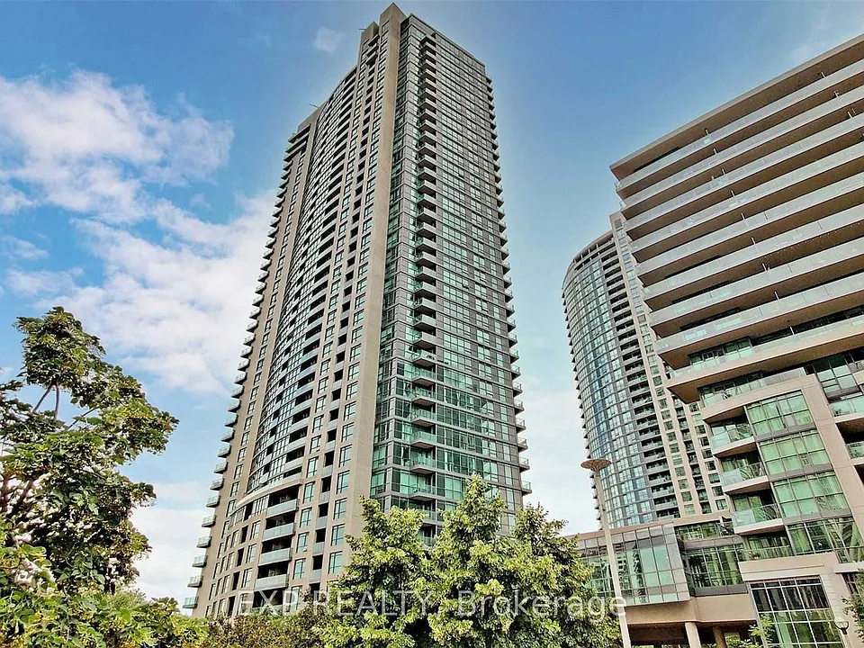 215 Fort York Blvd #202