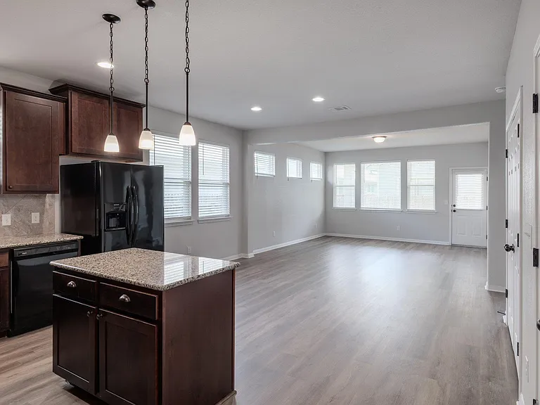 320 E Broade St — Photo 12