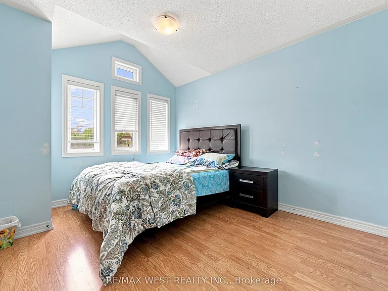 35 Sky Harbour Dr — Photo 24