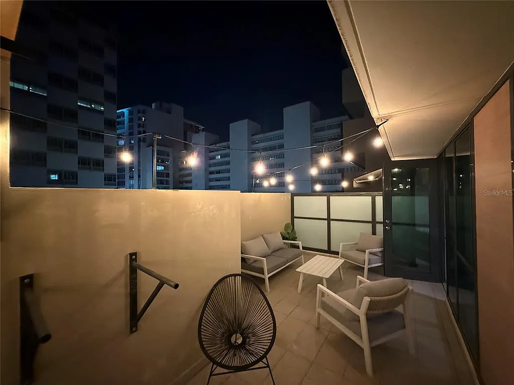 2 bed, 2.0 bath, 1053 sqft, $4,500 — Photo 3