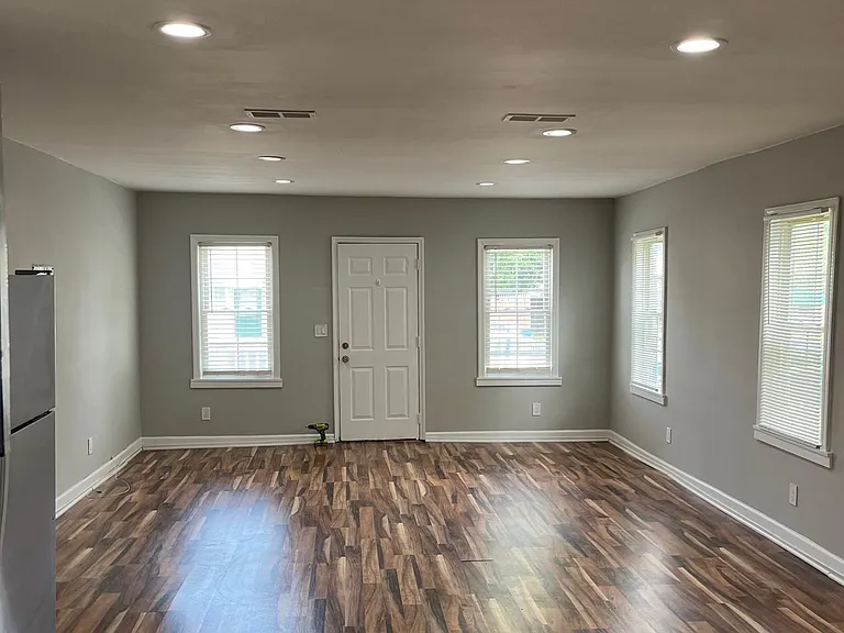 246 Britton Ave — Photo 9