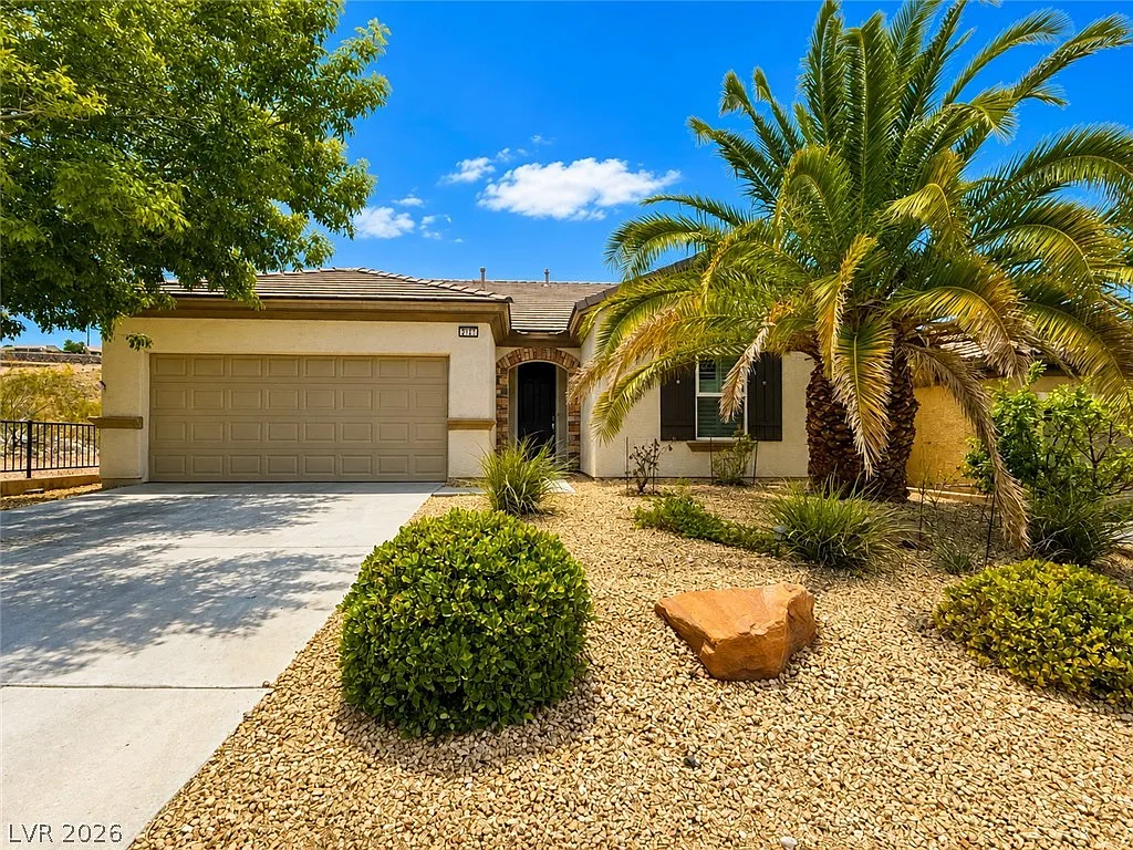 3 bed, 2.0 bath, 1610 sqft, $2,000 — Photo 2