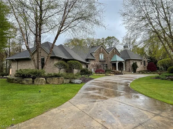 525 Bristol Dr, Aurora, OH 44202