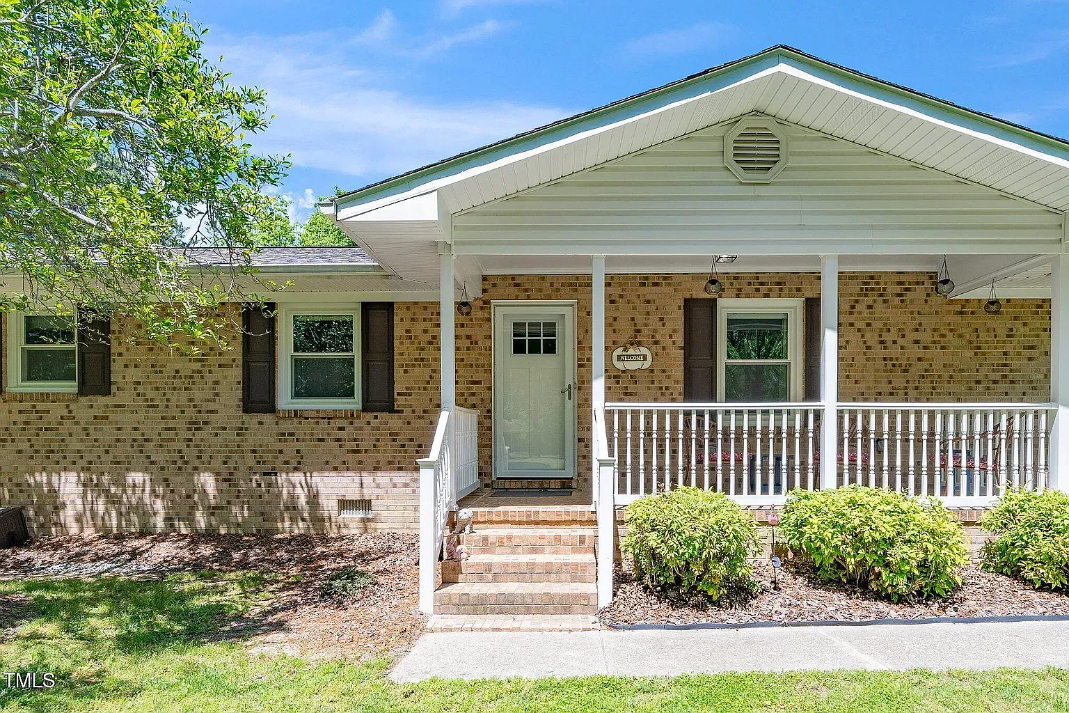 3 bed, 1894 sqft, $2,650 — Photo 3