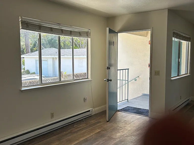 492 Van Buren St #3 — Photo 5