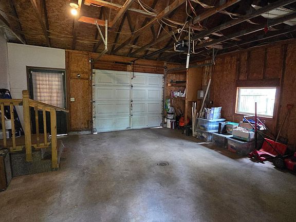 5th image of 3171 Kooi St