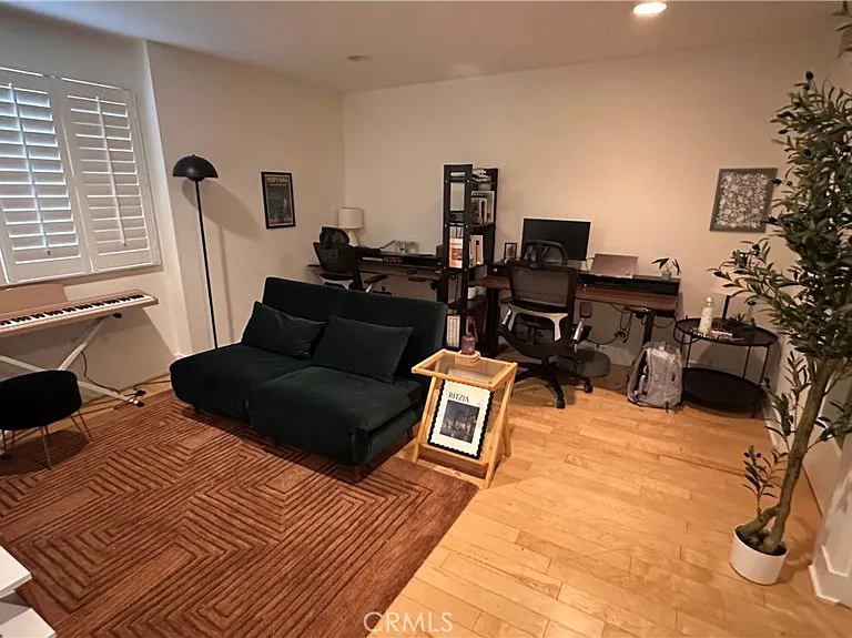 12837 Moorpark St #107 — Photo 11