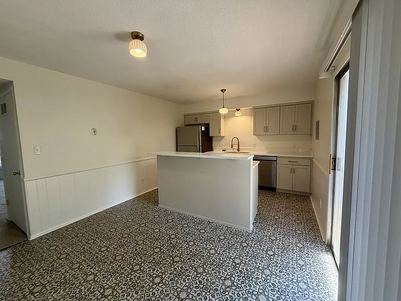 2 bed, 1.0 bath, 830 sqft, $1,375 — Photo 4