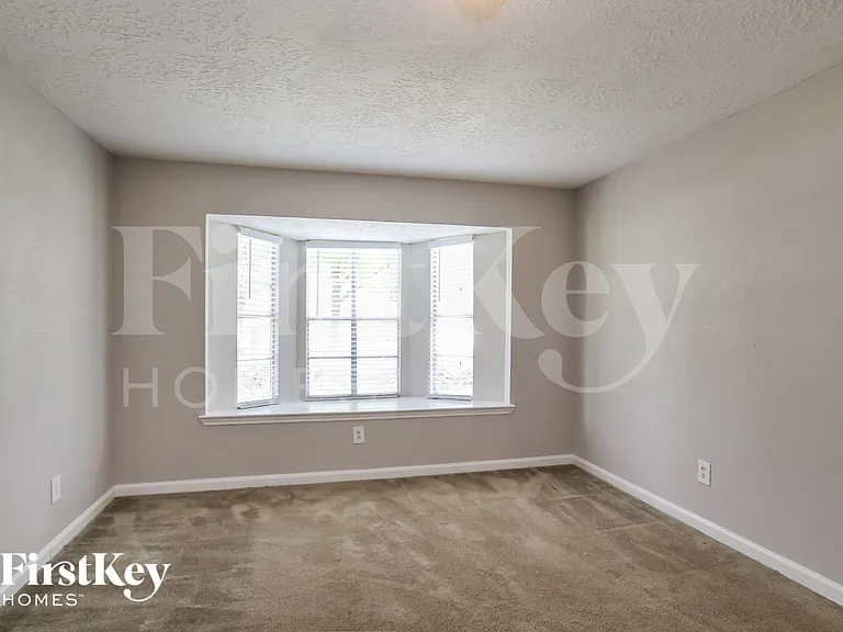 24106 Creekview Dr — Photo 4