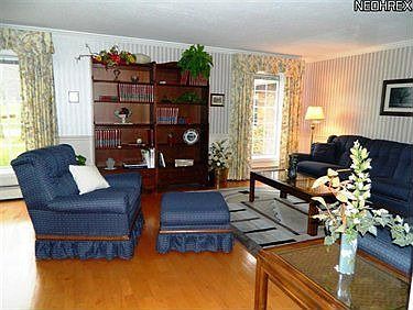 3rd image of 187 Hawthorne Dr