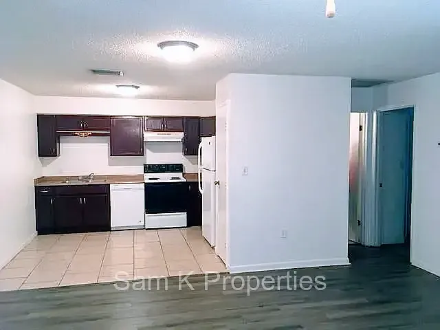 331 W Alamo Dr — Photo 1