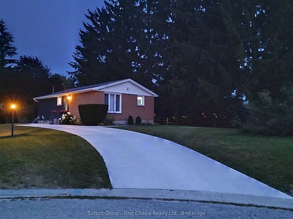 2nd image of 106 Sunset Cres