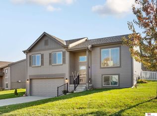 19619 R St, Omaha, NE 68135