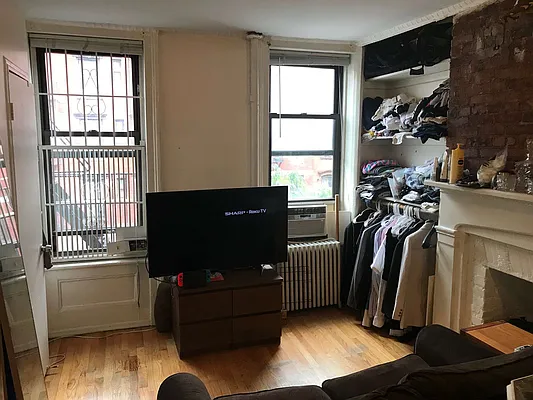 Rented by Realty Advisors Group | media 38