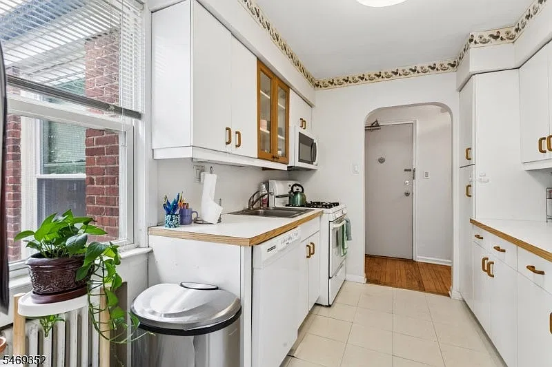 2 bed, $2,300 — Photo 3