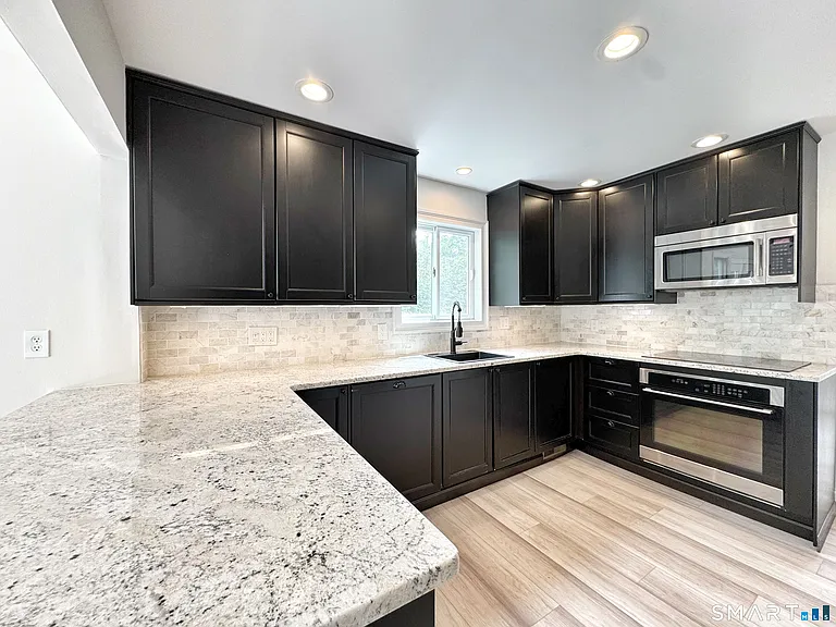 10 Harvann Rd — Photo 2