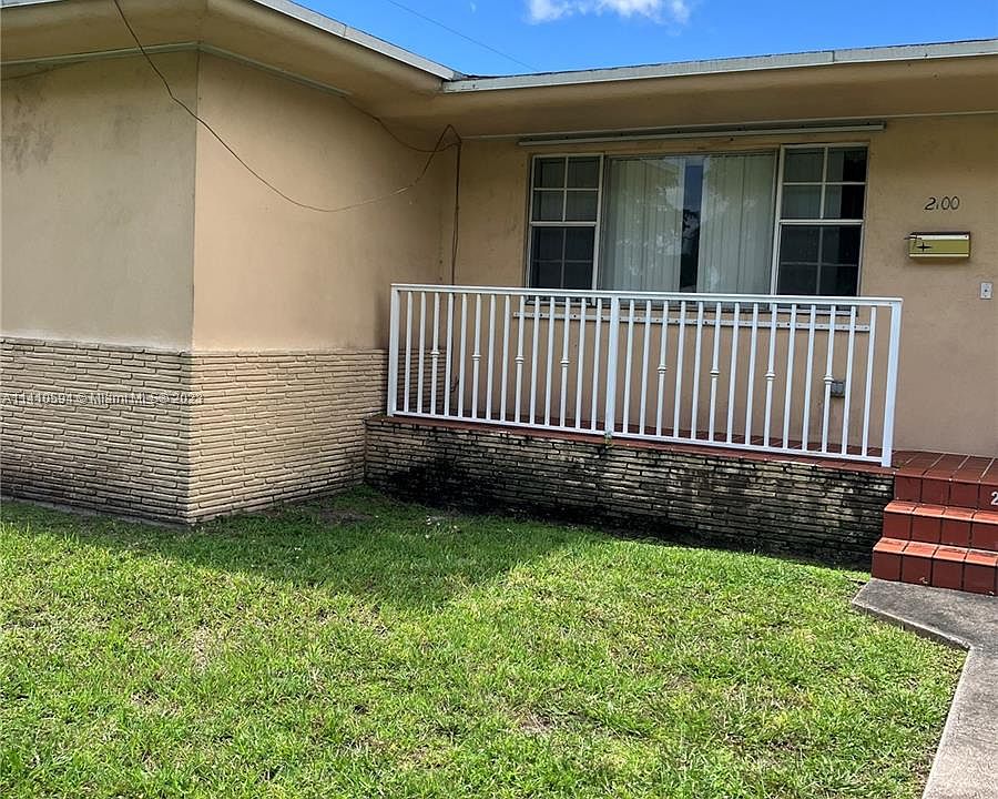 1st image of 2100 NE 171st St