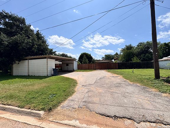 5th image of 604 E Rio Grande