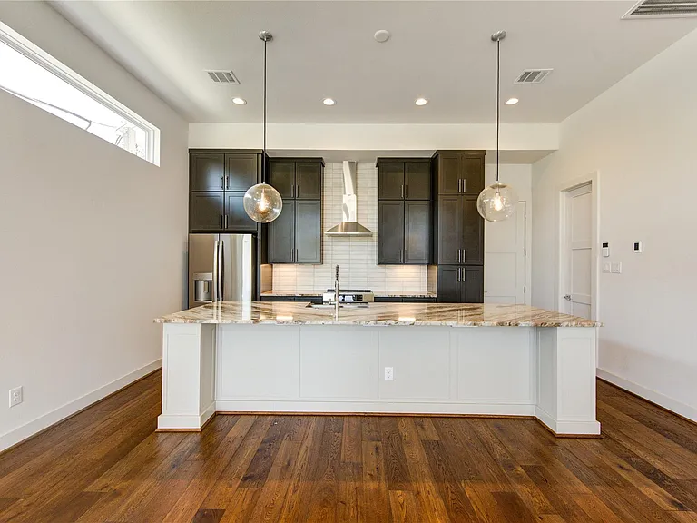 2418 Gray St — Photo 8