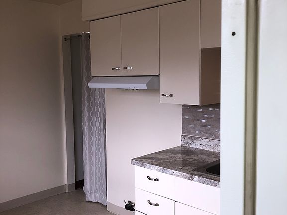 5th image of 728 Saint Charles St #3