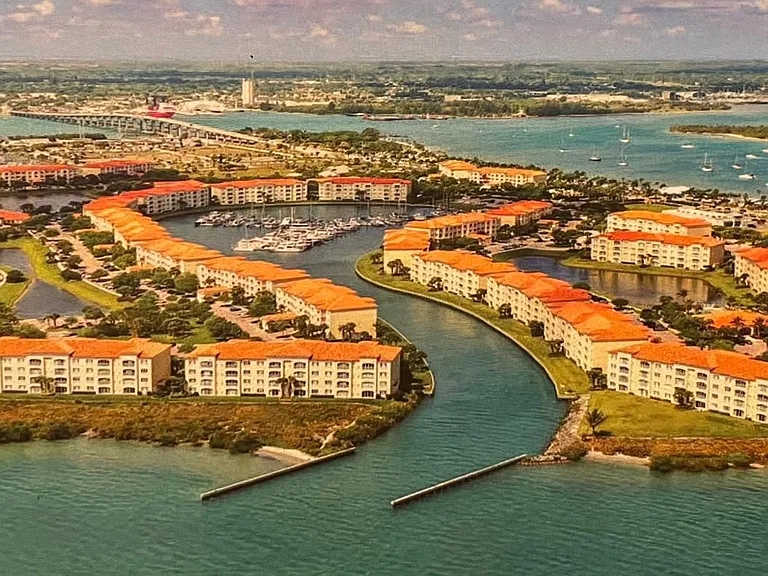 Corner unit, Direct view to Indian River Lagoon