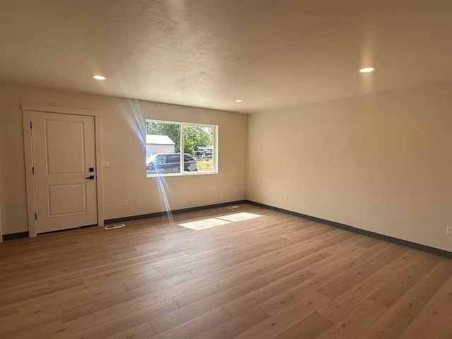 823 W Galloway Ave — Photo 2