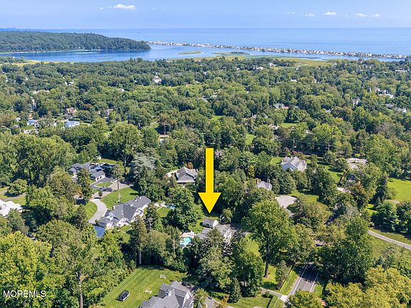 3rd image of 82 Rumson Road