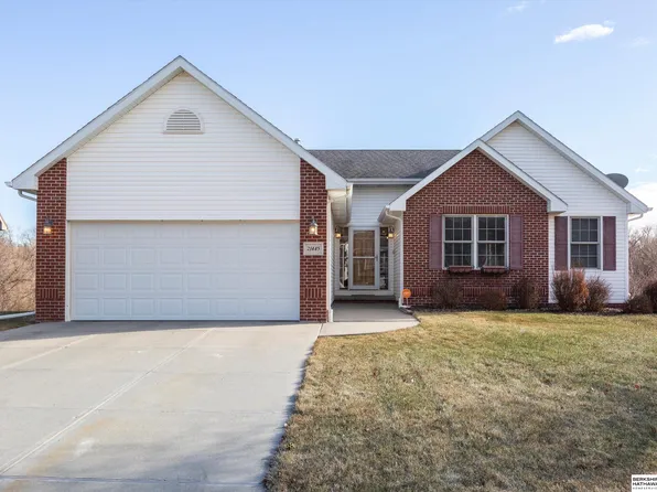 21445 Parkview Dr, Gretna, NE 68028