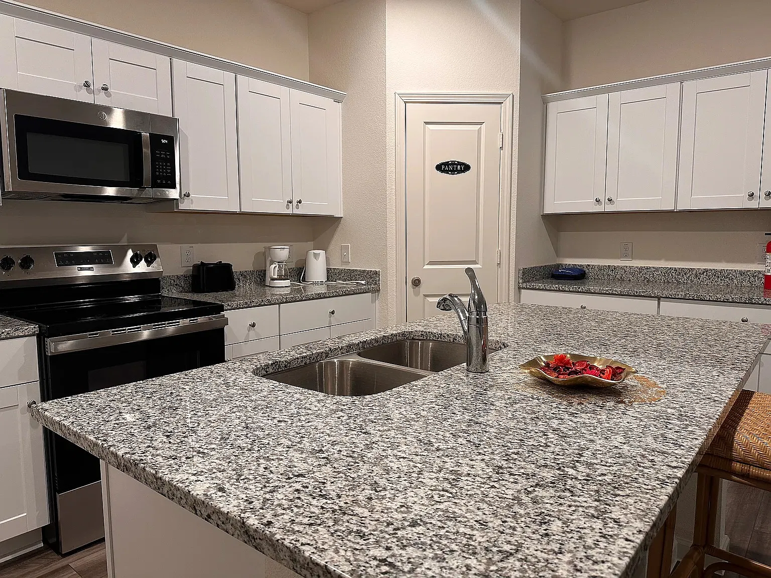 5 bed, 2909 sqft, $2,750 — Photo 3