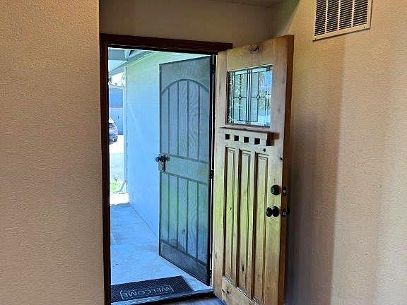 3rd image of 172 Woodridge Cir
