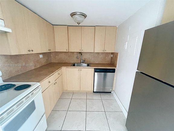 5th image of 1740 NW North River Dr APT 622
