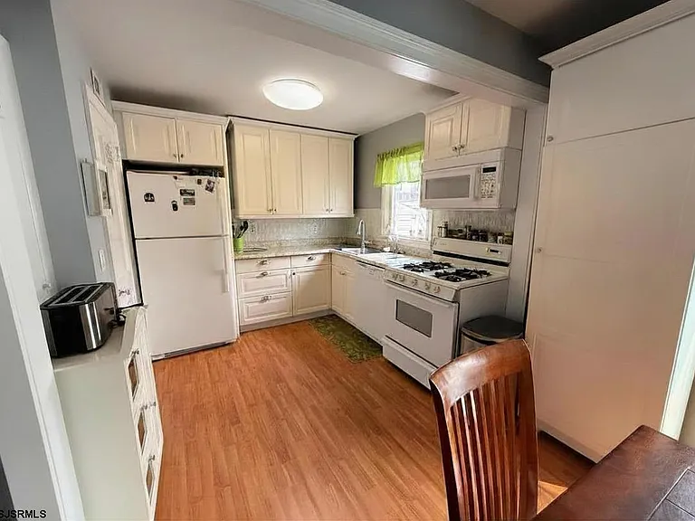 223 N Wyoming Ave #2027 — Photo 10