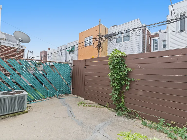 2340 S Hutchinson St — Photo 18