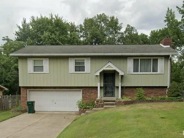 5601 W Haven Dr, Evansville, IN 47720