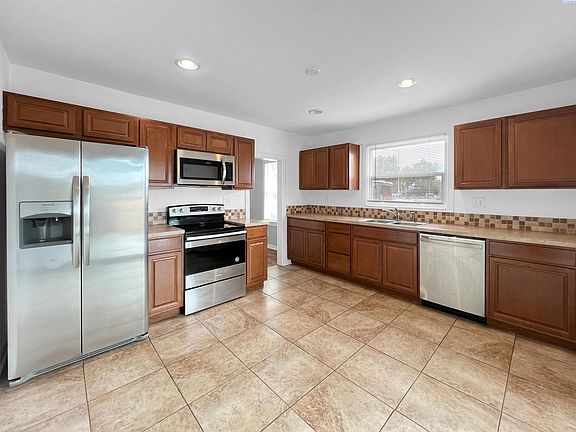5th image of 4311 W Hood Ave