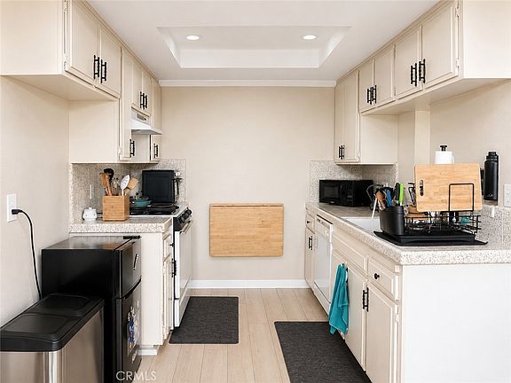 4th image of 1311 S Grand Ave APT 18
