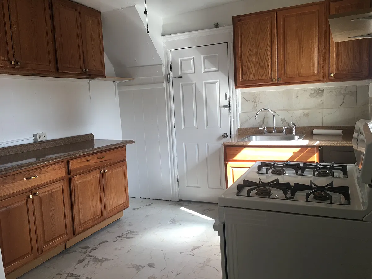 Building Photo - 326 Fern Ave #2R