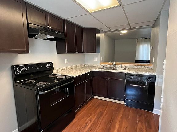 3rd image of 612 E Campus Dr