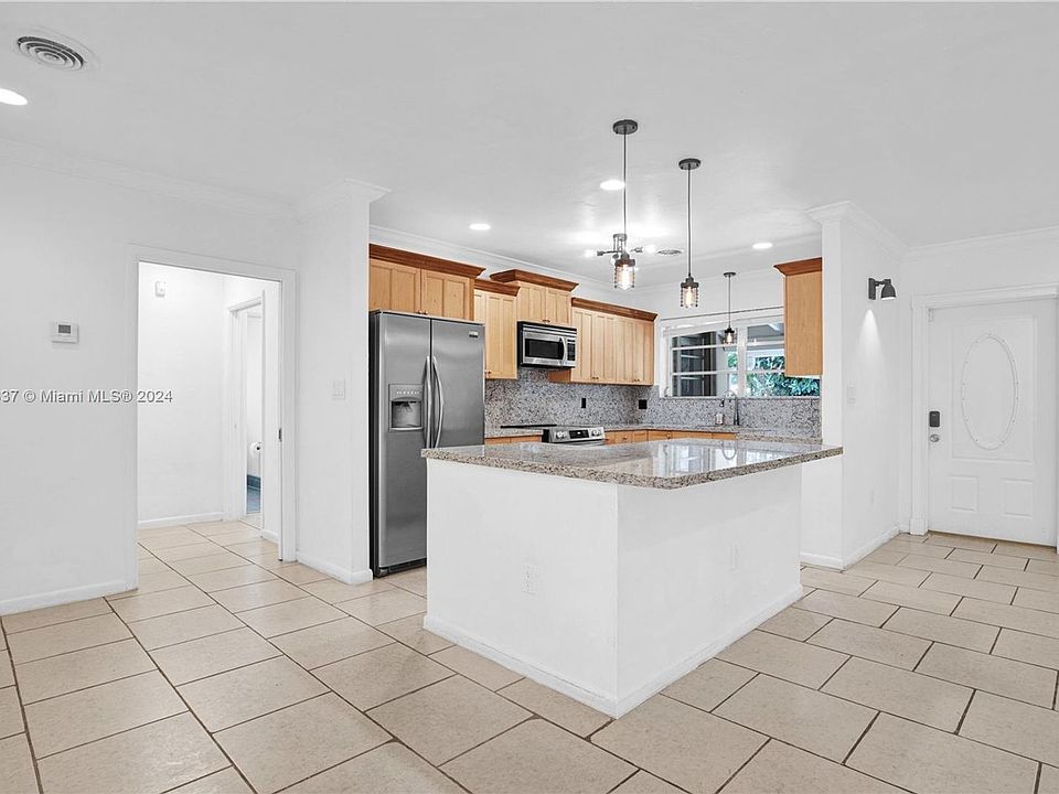 1st image of 9300 SW 71st Ave Floor 0