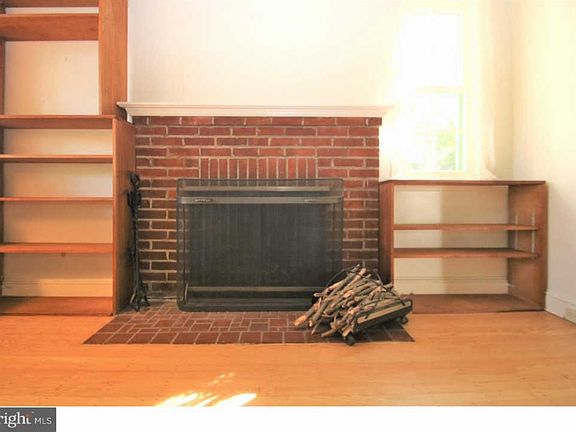 5th image of 190 W Essex Ave