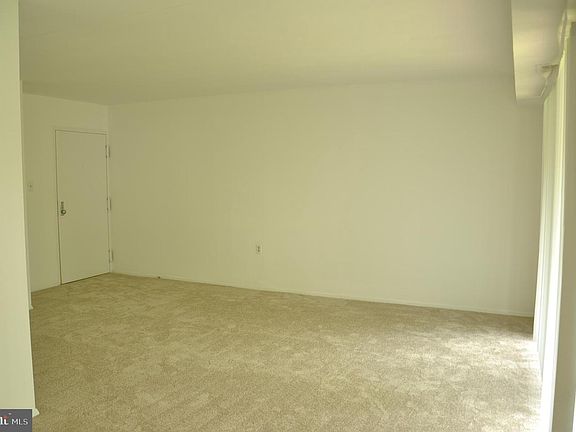 4th image of 125 Driveway Clubhouse U