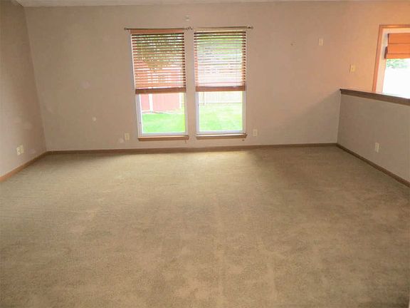 4th image of 3616 Starks Dr