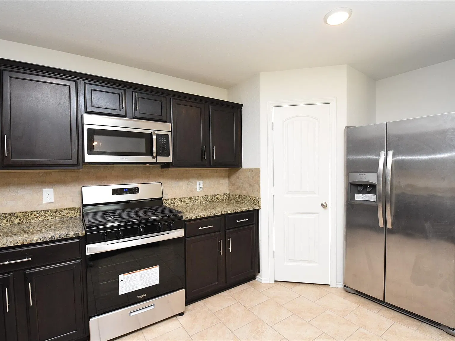 4 bed, 2.0 bath, 1900 sqft, $2,150 — Photo 3